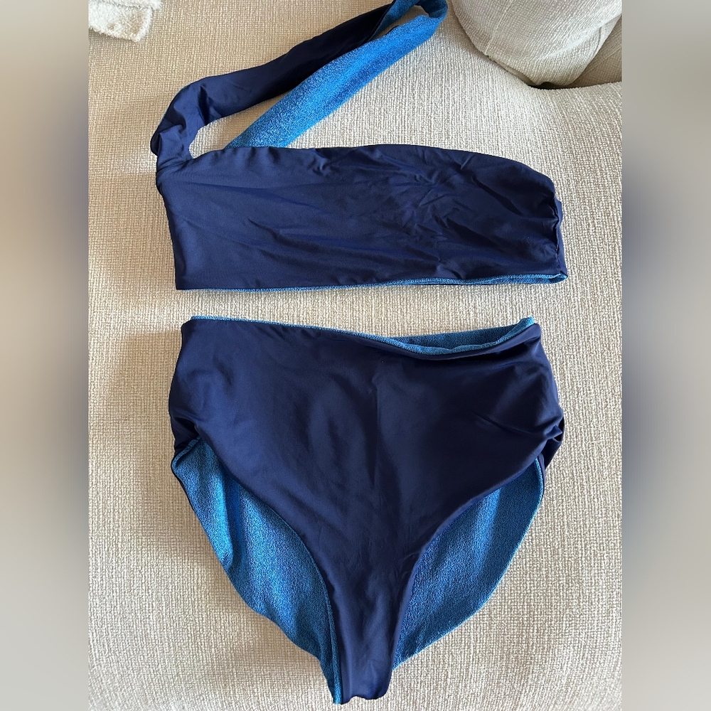 Bikini - Picture 3 of 5